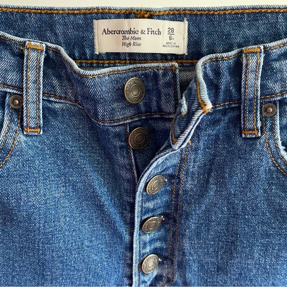 Abercrombie & Fitch | Mom Jean | Size 28 Regular - Picture 1 of 4